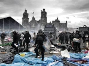 Така беше потушена учителската окупация на площад Зокало в Мексико сити в края на 2013